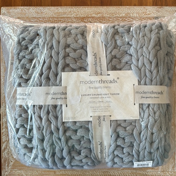 🩶Chunky Knit Throw Blanket in Charcoal🩶 ~50"× 60" NWT - Picture 2 of 5